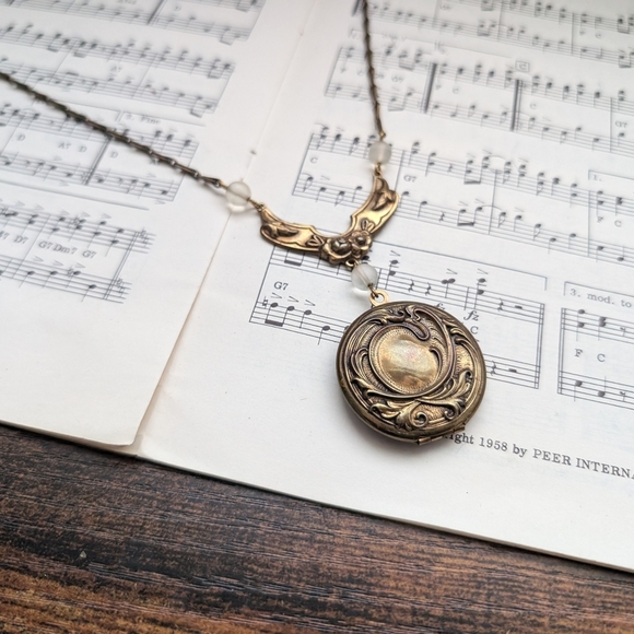 Vintage Inspired Art Nouveau Style Goldtone Locket Necklace - Picture 6 of 13